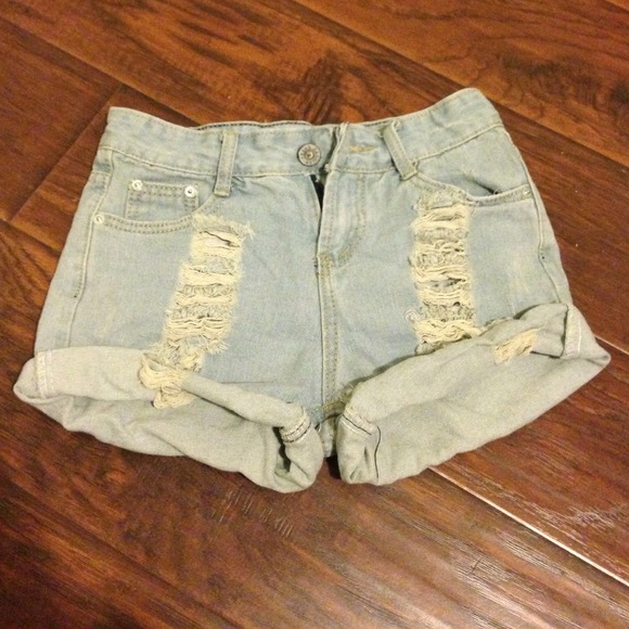 Denim - High waisted shorts