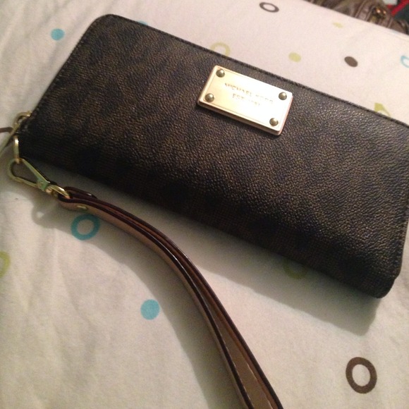 Michael kors wallet