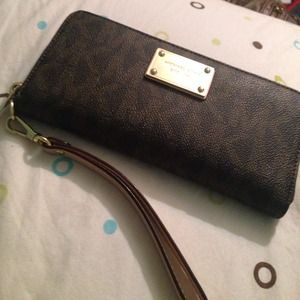 Michael kors wallet