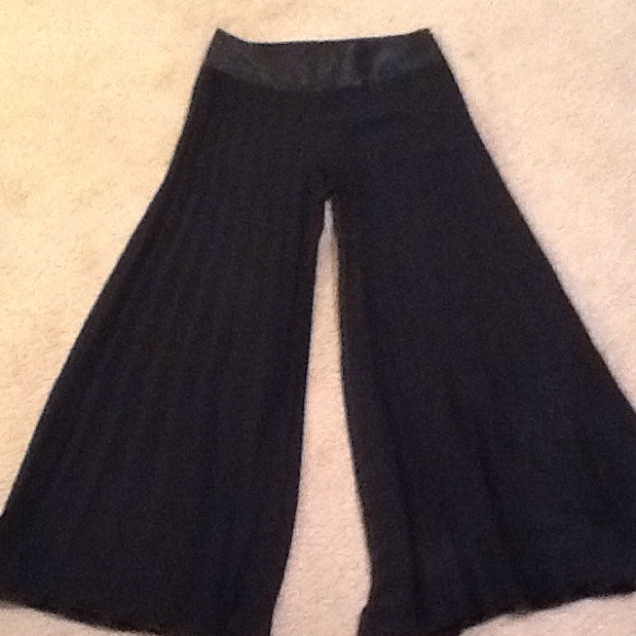Pleated black Cache pants