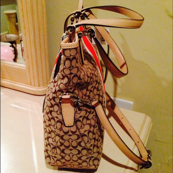 HOLD COACH NEWW/TAG Sig Stripe fold over CROSSBODY - Picture 2 of 3