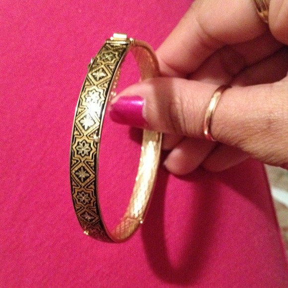🔴SOLD🔴Vintage gold Bangle bracelet✨ - Picture 4 of 4