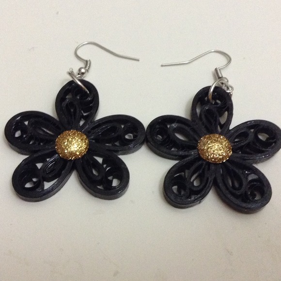 Handmade quilled earrings - Picture 2 of 2