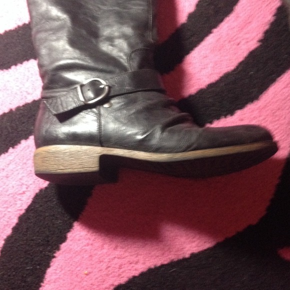 Shoes - Picture 2 of 3