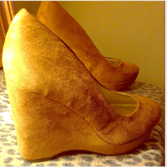 Rampage Brown Suede Wedge shoes