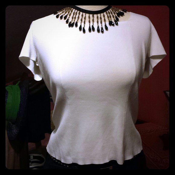 Ladies top - Picture 1 of 3