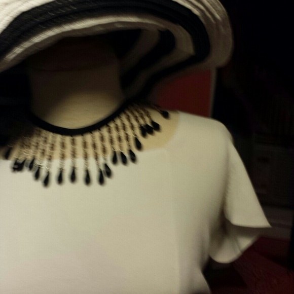 Ladies top - Picture 3 of 3