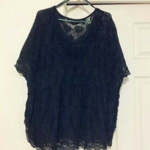 Sold in bundlBlck lace top  with crochet detailing