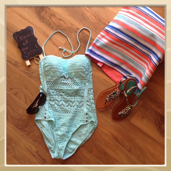 robin piccone Other - 🎉HP🎉👙Robin Piccone crochet one piece suite👙