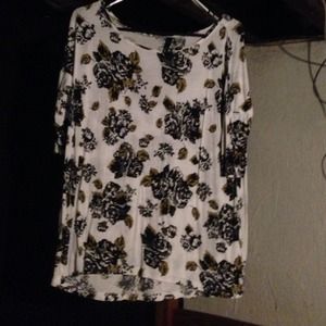 Divided half sleeve shirt.