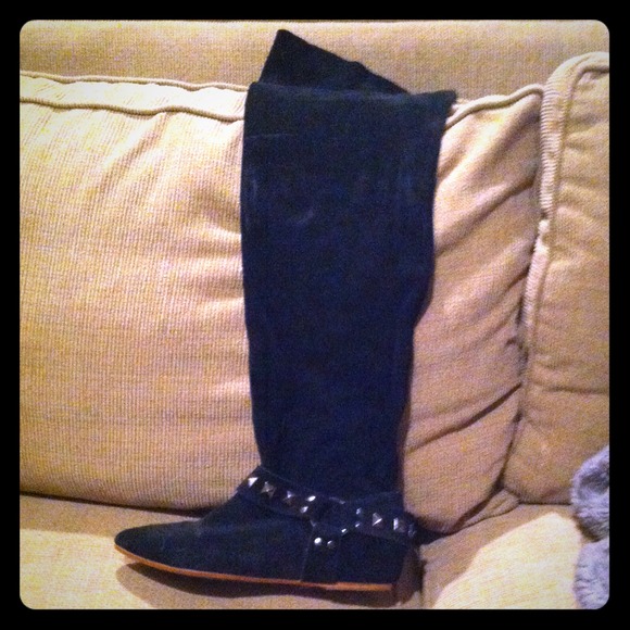 Black knee/thigh high boots