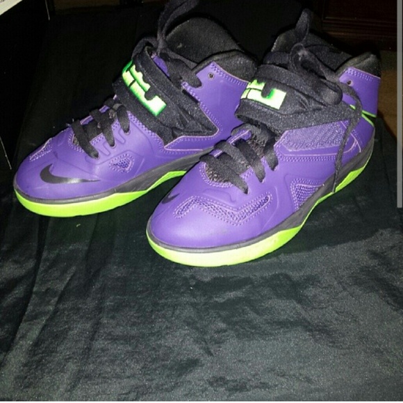 LeBron James "hulks" size 3y