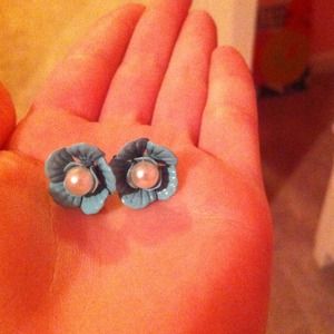 Teal flower earrings with pearl in center