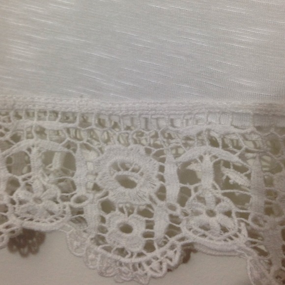 🚫SOLD!🚫 LF Crochet Tank in White - Picture 2 of 4