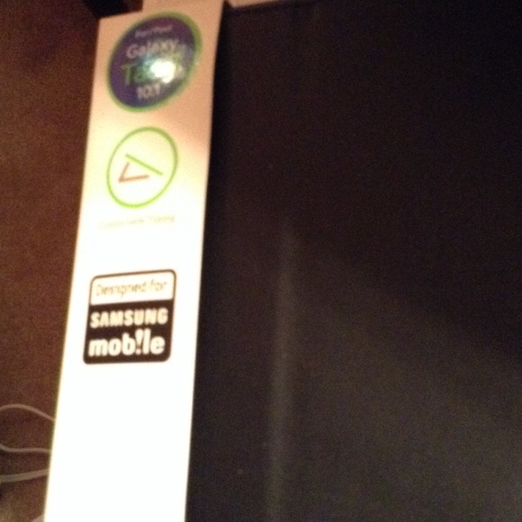 Smooth tri-fold cover with stand - Picture 2 of 2