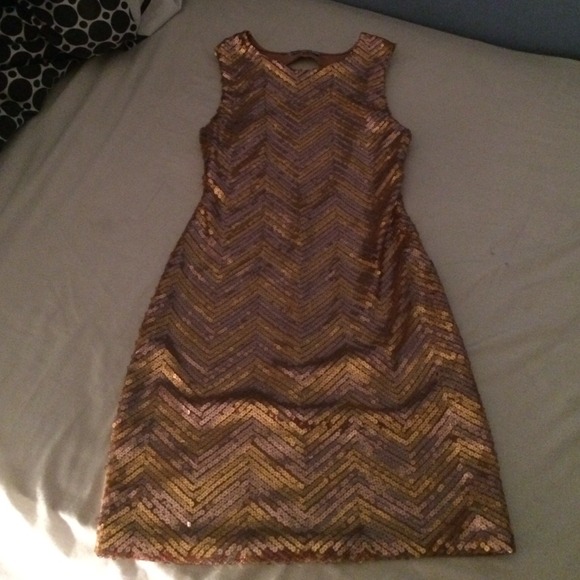 Tan and gold back out shoulder-less dress 👗❤️ - Picture 2 of 4