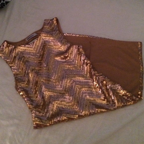 Tan and gold back out shoulder-less dress 👗❤️ - Picture 3 of 4