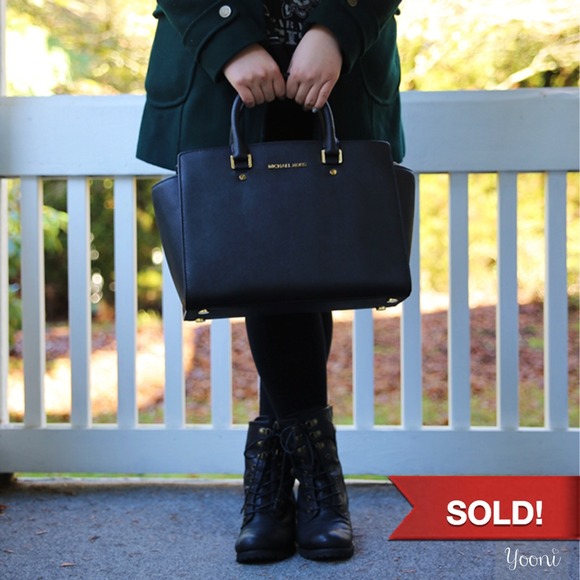 Michael Kors Selma Small in Black