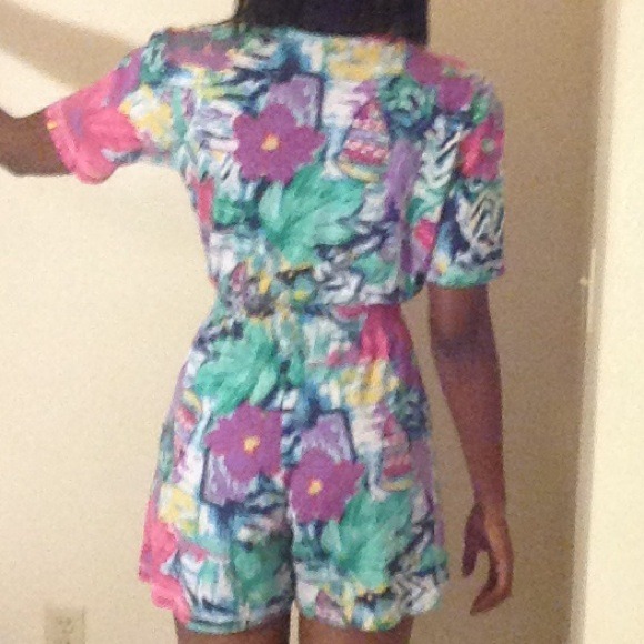 Floral print retro romper. - Picture 2 of 2