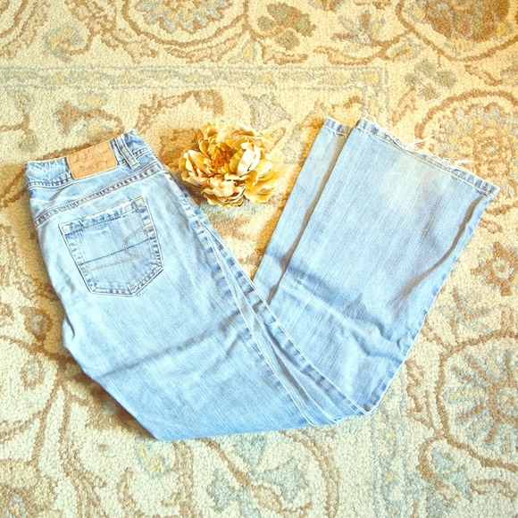 ⚡️AE Light Denim Flare Jean