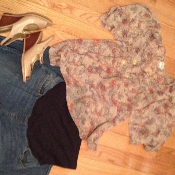 Nude with flowers see through maternity  blouse. - Picture 1 of 4