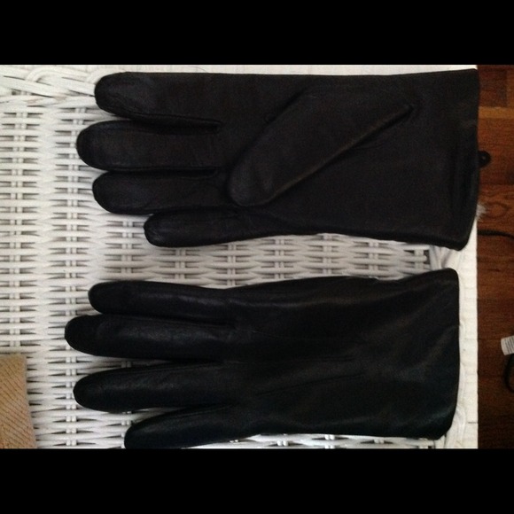 LEATHER GLOVES NEVER WORN
