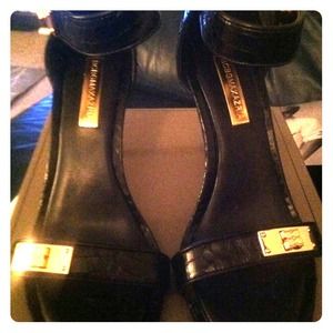 BCBGMAXAZRIA size 7 1/2 black and gold heels
