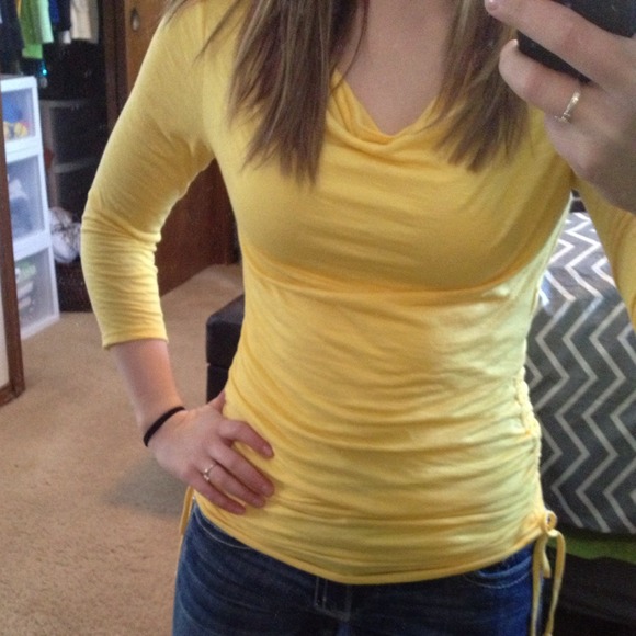 NWOT Scoop neck top - Picture 3 of 4