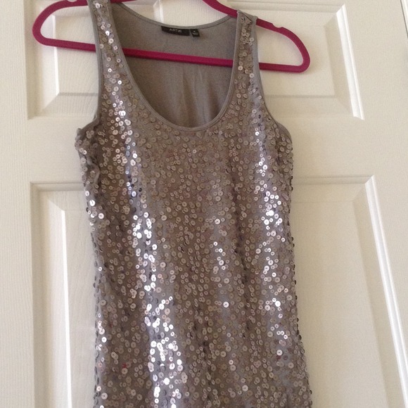 Tank top - Picture 1 of 1