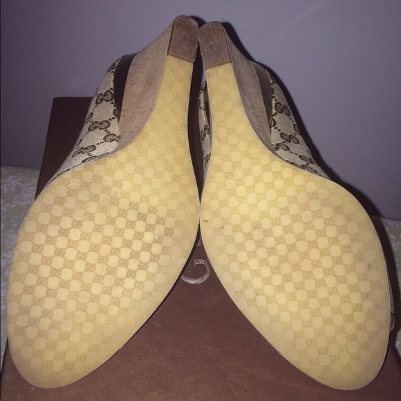 💯 Authentic Gucci Wedge Peeptoe - Picture 2 of 2
