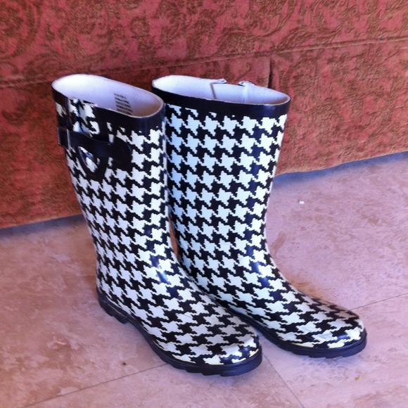 Houndstooth print rain boots