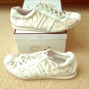 💕AUTHENTIC WHITE COACH GYM SHOES💕