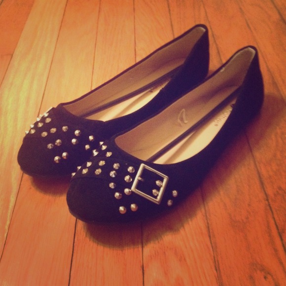 Black studded flats w/buckle