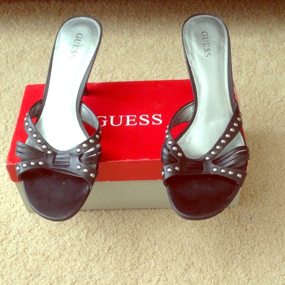 💕AUTHENTIC BLACK GUESS OPEN TOE HEEL💕 - Picture 1 of 3