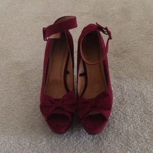 Burgundy wedges