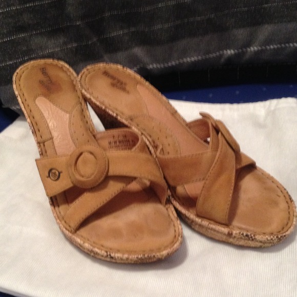 SOLD IN A BUNDLE/Born sandals