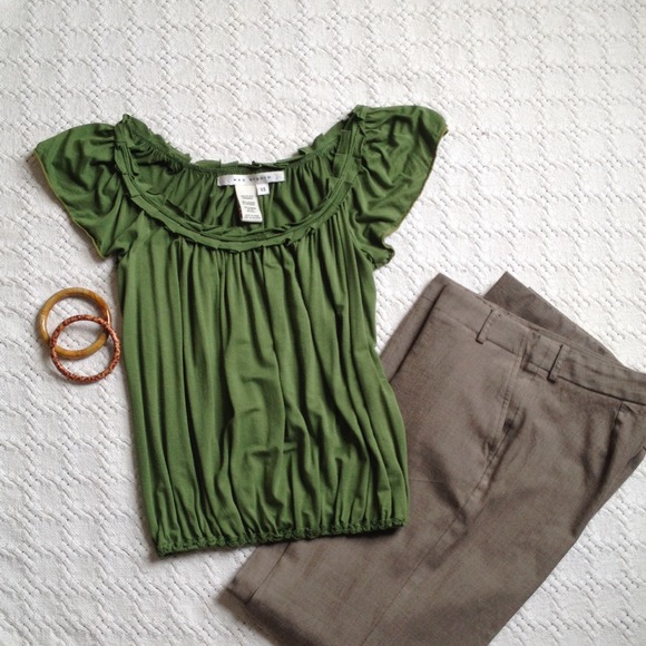 ⭐️Last Chance ⭐️ Olive Max Studio Top