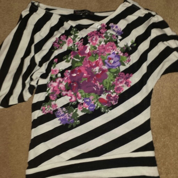 Black and white flower top