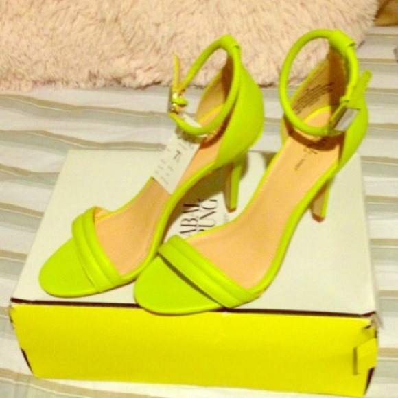 Looking for these prabal gurung heels 👀