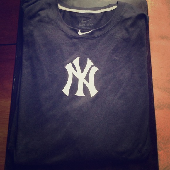 NWOT Mens Yankees Dri-fit shirt ⚾️