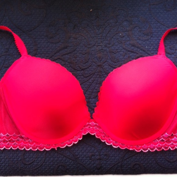 Red 34DD bra NWT