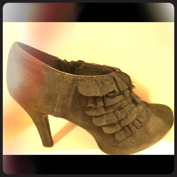 Steve Madden Ruffle Bootie Black