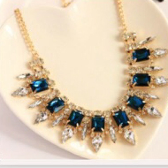 Gorgeous Blue and white crystal statement necklace