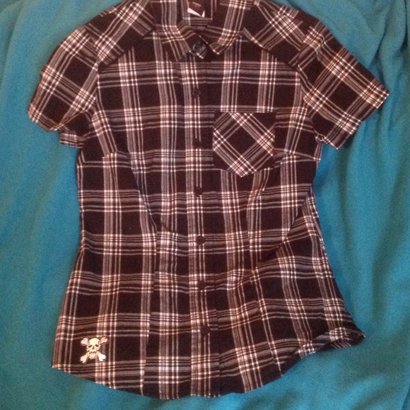 Fitted black and white plaid button up - Picture 1 of 2