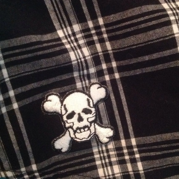 Fitted black and white plaid button up - Picture 2 of 2