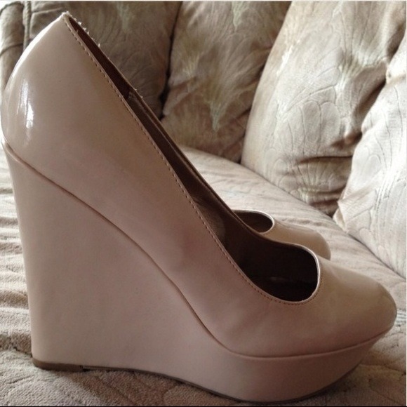 Nude Round Toe Patent Wedge
