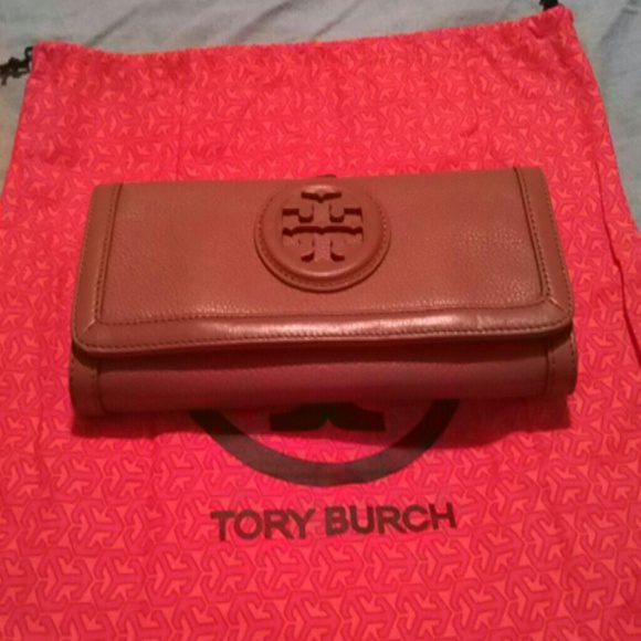 SOLD!!!!! NWT Tory Burch Hanna Clutch in sand.