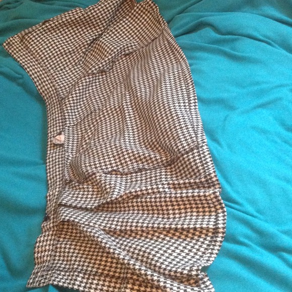 Black/white chevron mini skirt - Picture 2 of 2