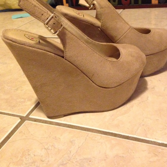 Nude Wedges - Picture 2 of 2