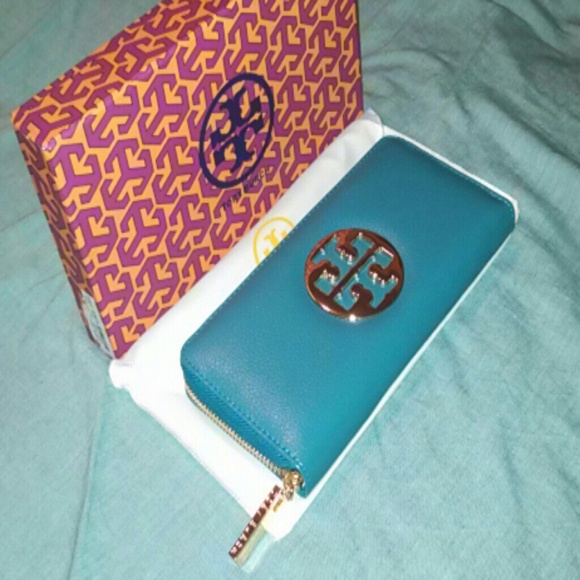 SOLD!!!!!NWT Tory Burch Continental wallet blue